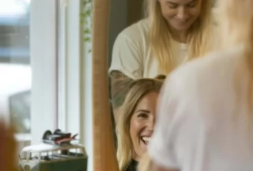Beste frisør i Oslo: Slapp av mens våre frisører pleier håret ditt