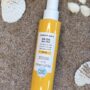 Comfort Zone Sun Soul Milk Spray SPF30 anti-aging solmelk, 150 ml gul sprayflaske på sand med skjell – Nalu Nalu Frisør