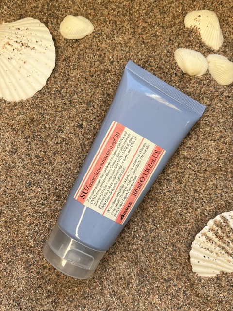Davines SU Conscious Sunscreen SPF 30 solkrem for ansikt og kropp, 100 ml tube på sand med skjell – Nalu Nalu Frisør